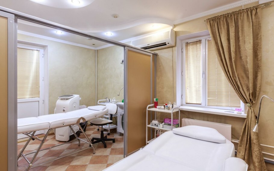 Шторы в кабинете косметолога