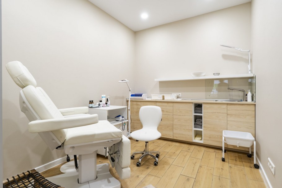 Варианты интерьера для кабинета педикюра