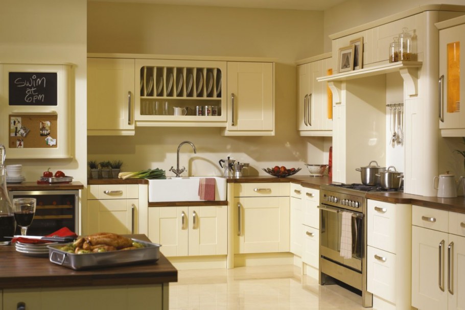 Кухня ванильного цвета