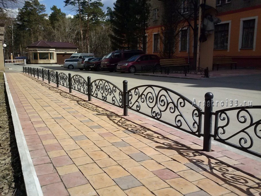 Низкие кованые ограждения