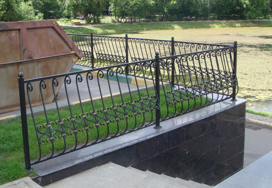 Металлическая ограда