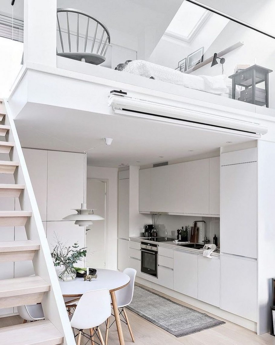 Антресольный этаж в студии 20 кв.м