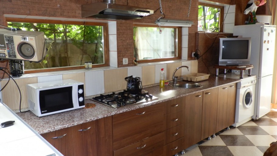 Интерьер студии в доме из бруса