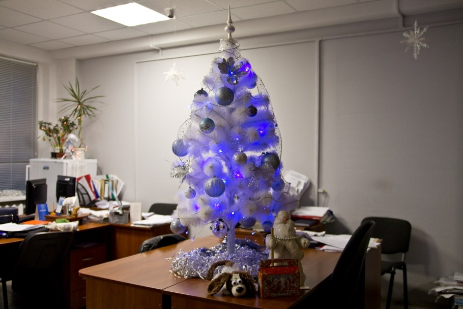 Украшение офиса на новый год