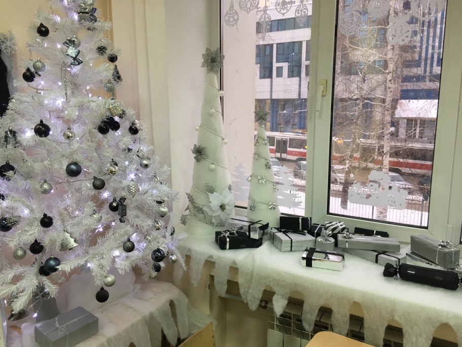 Креативно украсить кабинет к новому году