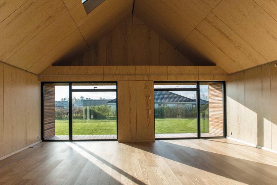 Дом с мансардной крышей