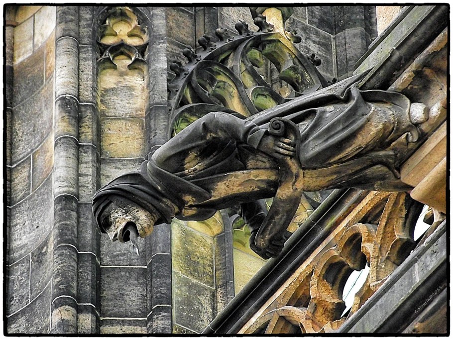 Gothic Architecture Гаргульи
