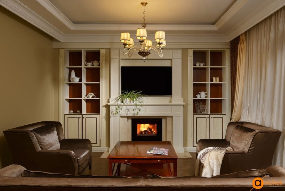 Гостиная в английском стиле с камином