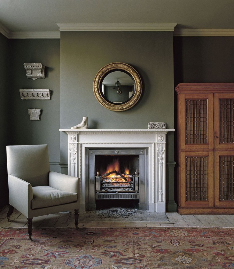 Гостиная в английском стиле с камином