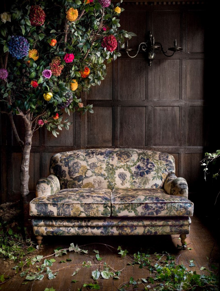 Диван цветочный принт в интерьере