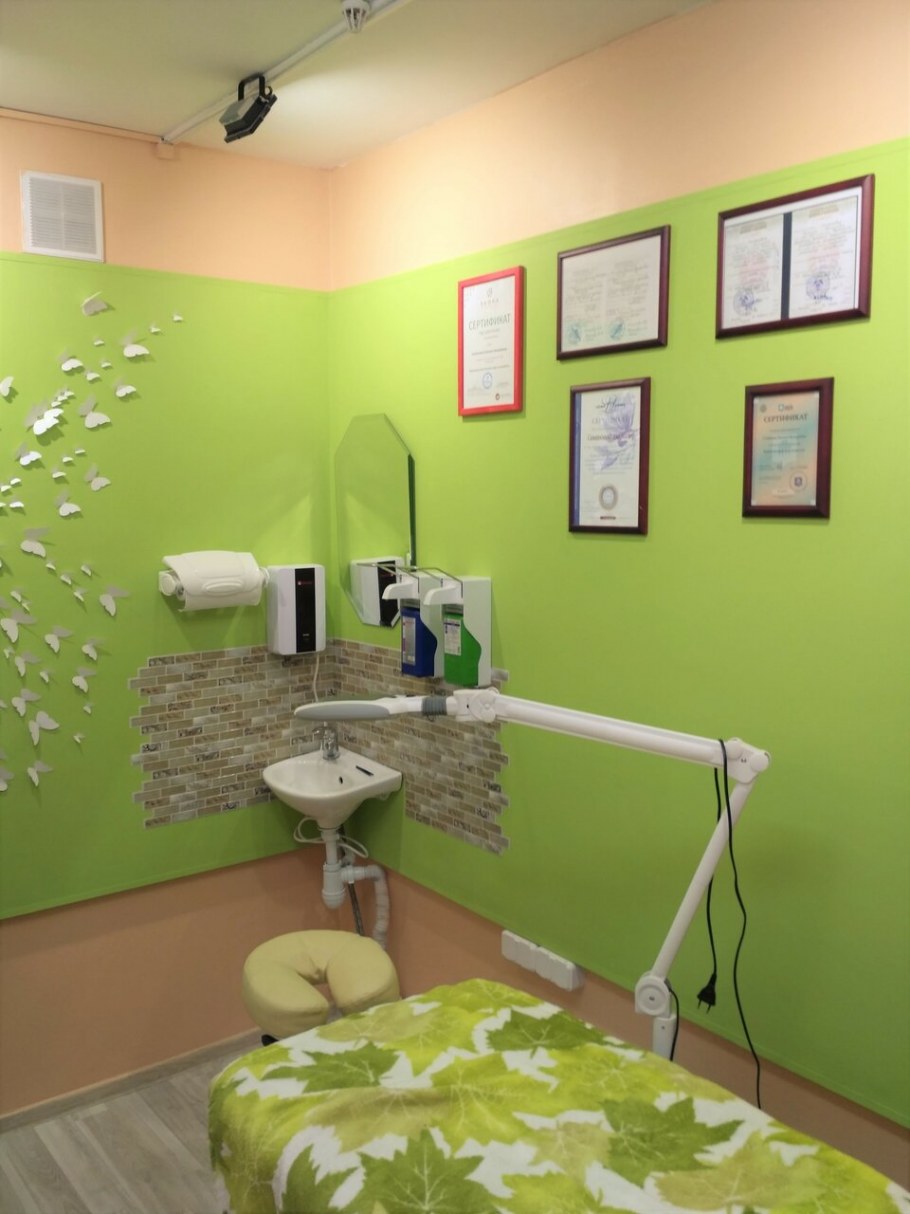 Косметологический кабинет в зеленом цвете