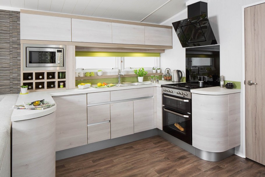 Кухни с антресолями до потолка угловые