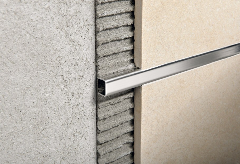 Молдинг гибкий самоклеющийся серебро