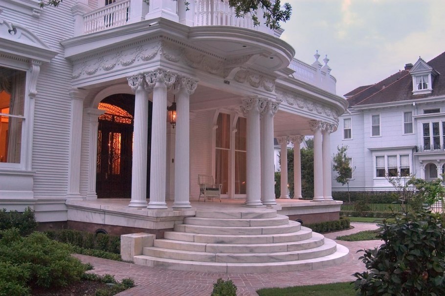 Веранда с колоннами