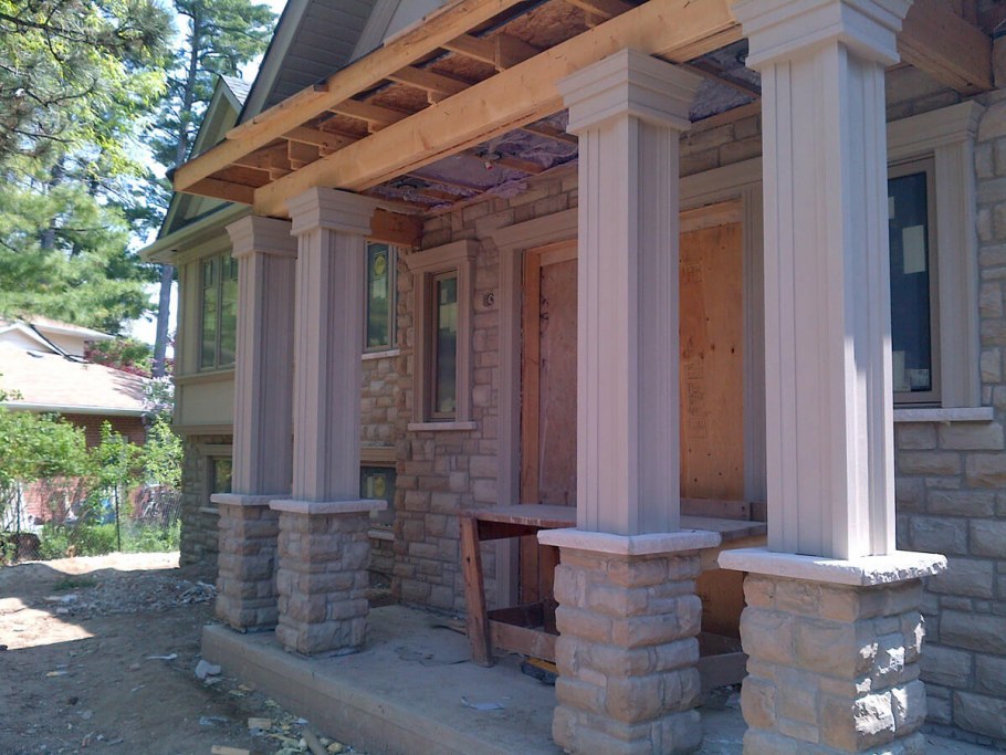 Входные двери в коттедж