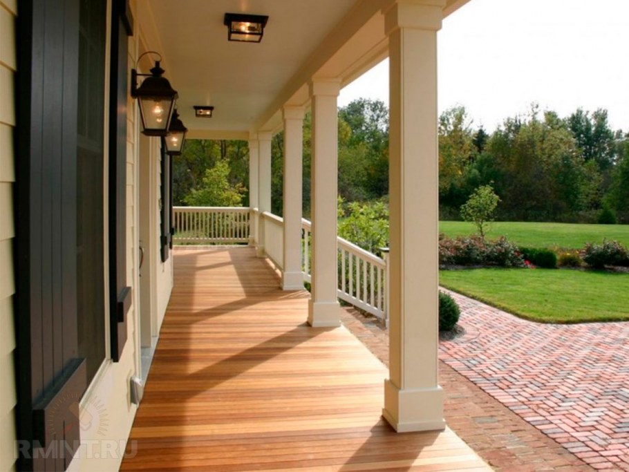 Коттедж с верандой