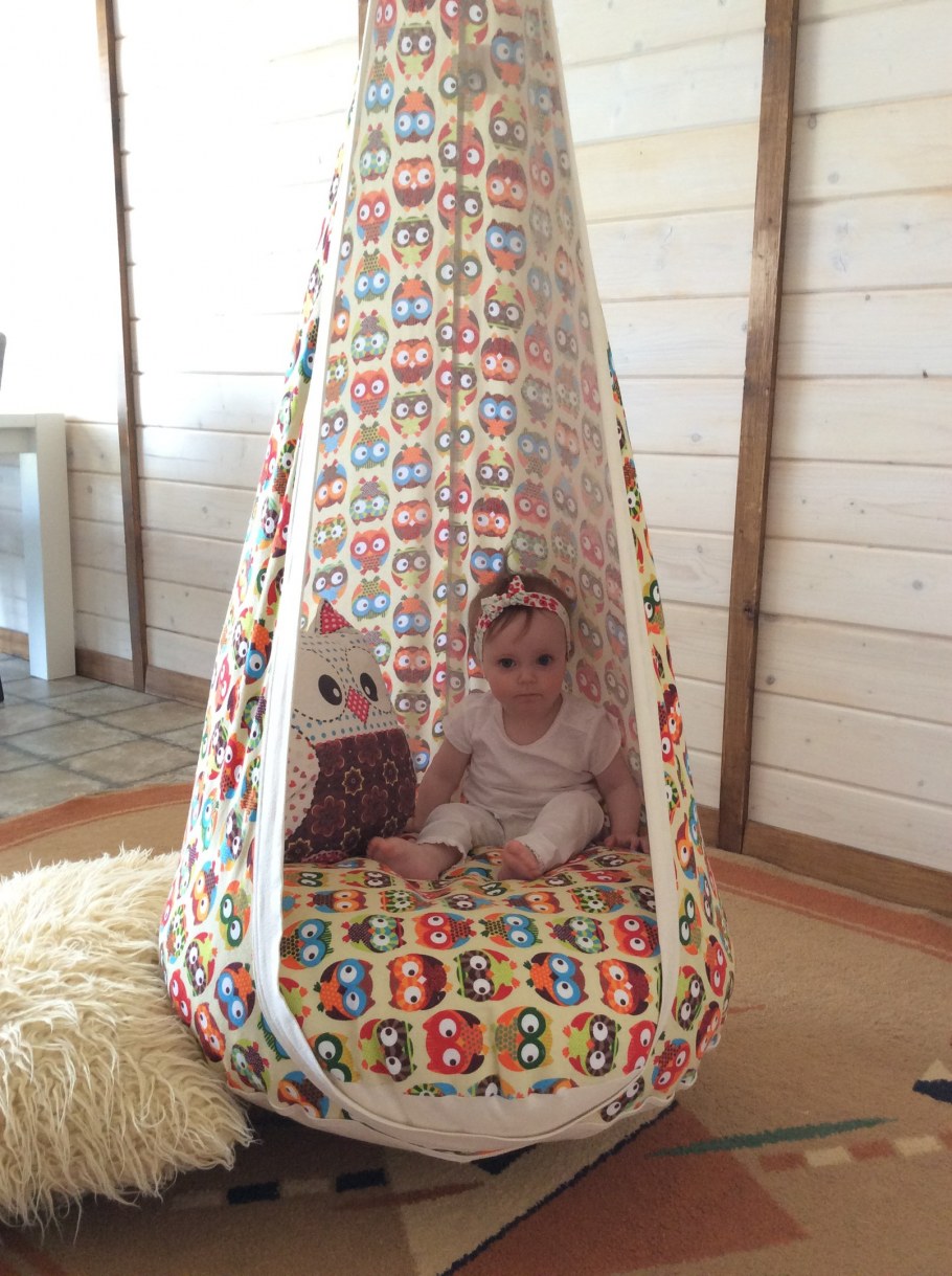 Качели из ткани кокон