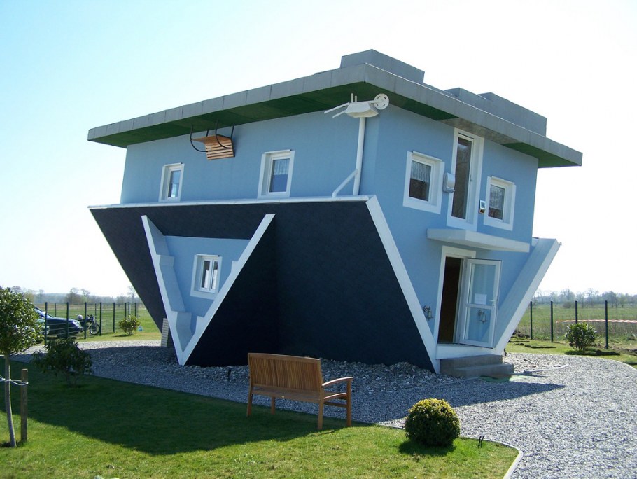 Странный дом (weird House). Альпы.