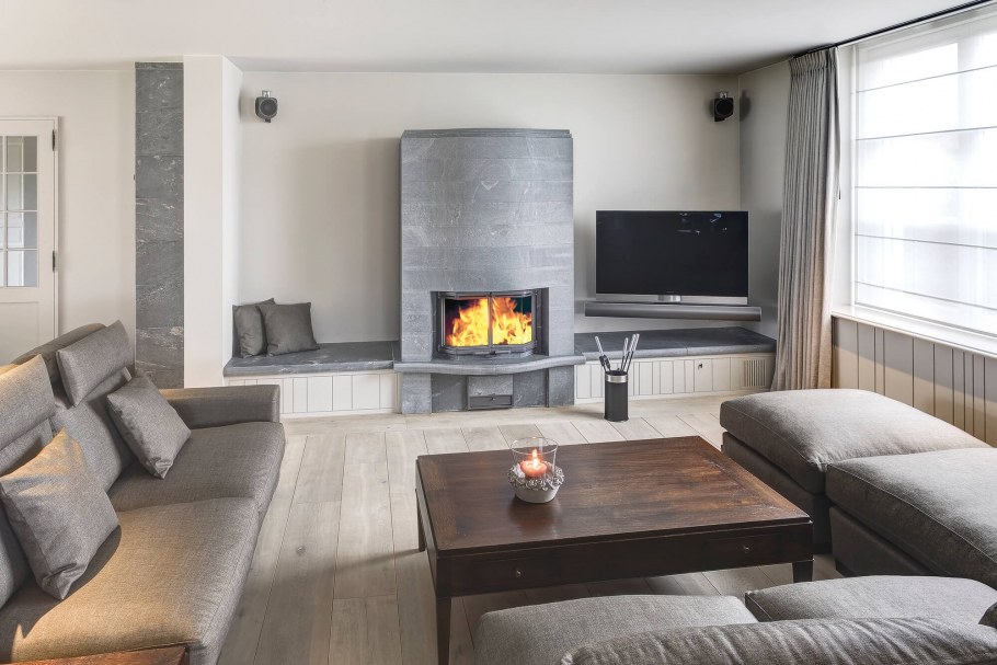 Печи камины Туликиви в интерьере гостиной