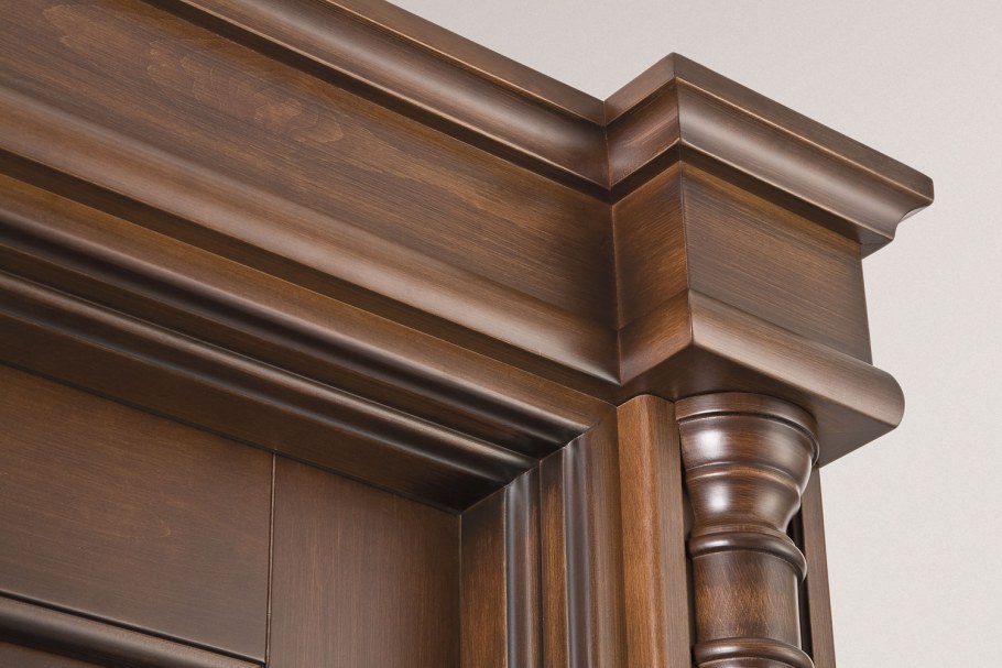 Деревянный дверной проем