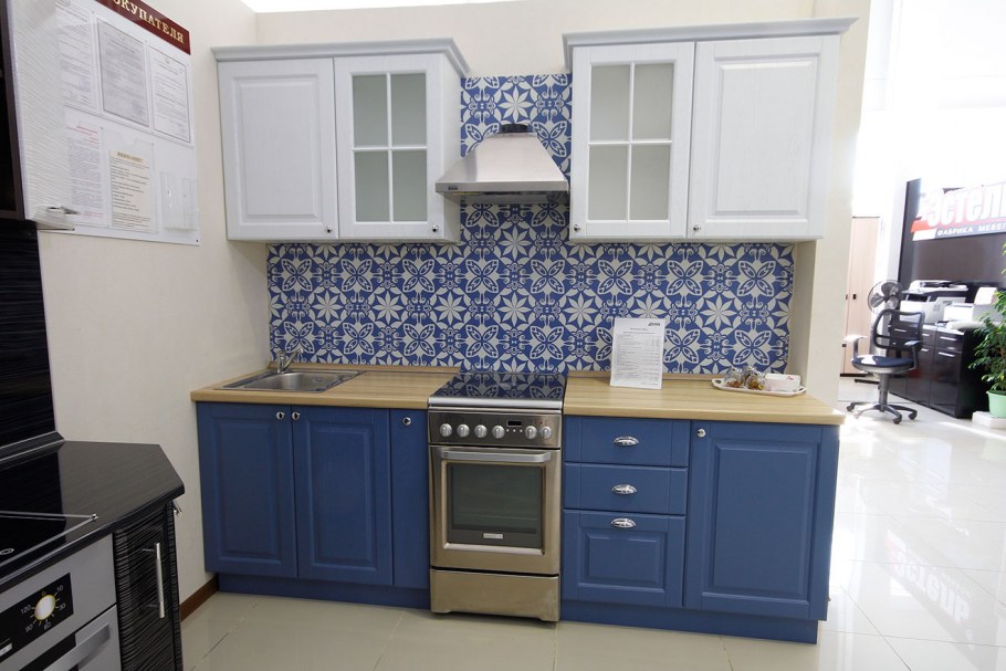 Фасад Роял Вуд джинс