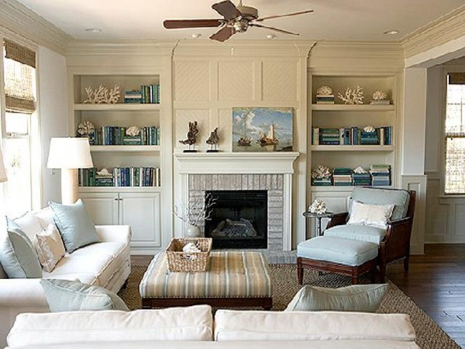 Маленькая гостиная с камином