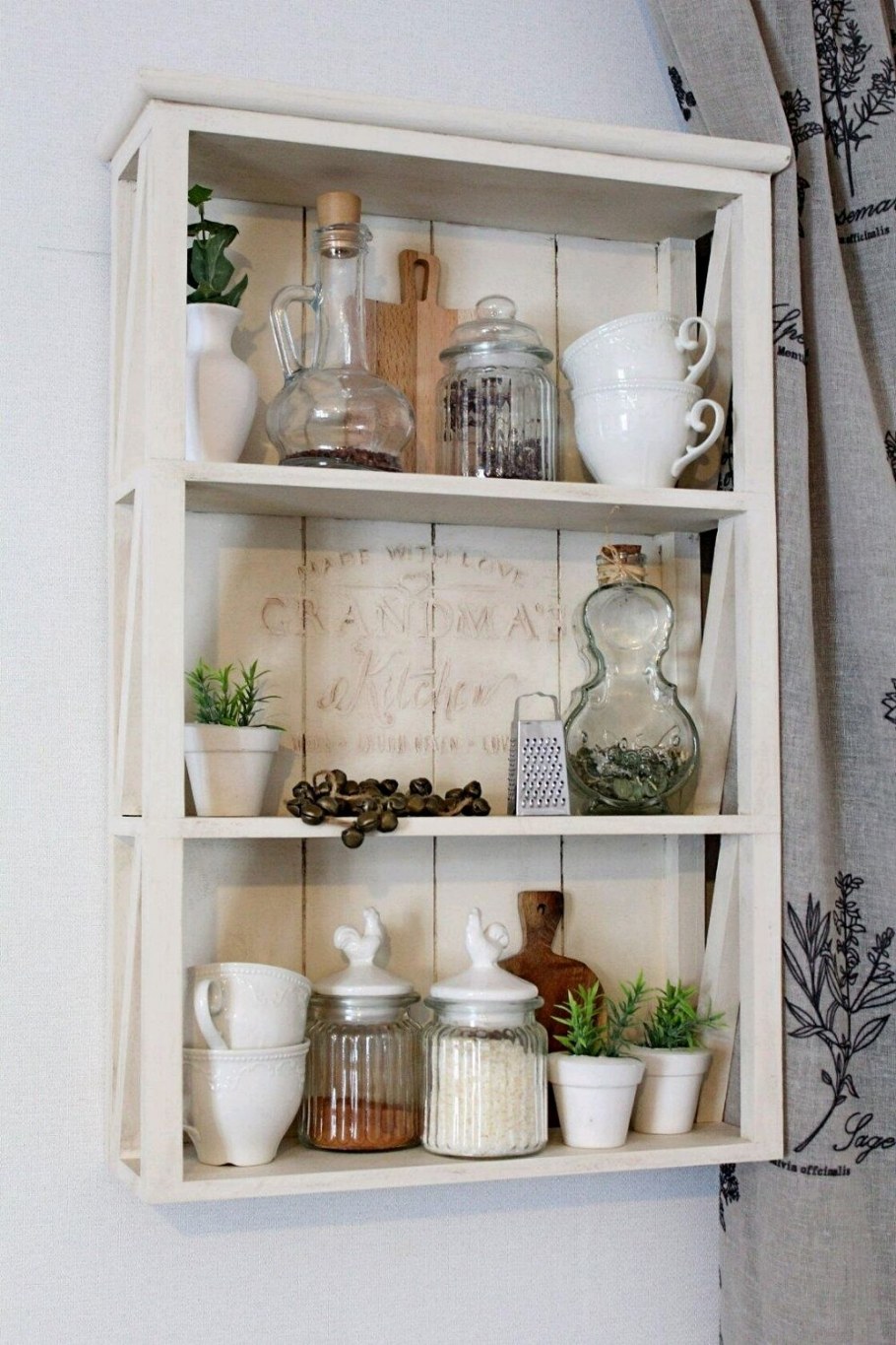 Полки в деревенском стиле