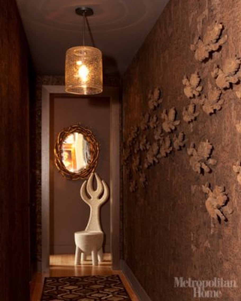 Стены в коридоре