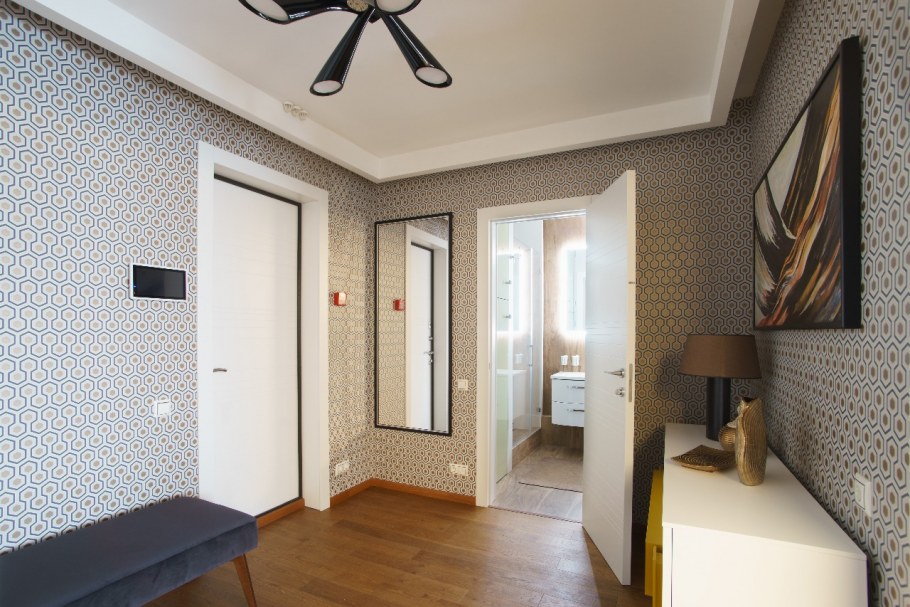 Ствол дерева в интерьере