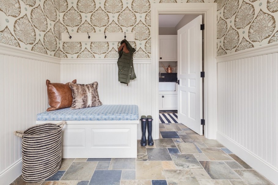 Отделка прихожей