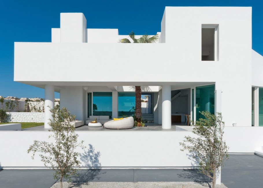 Дом с плоской крышей в средиземноморском стиле