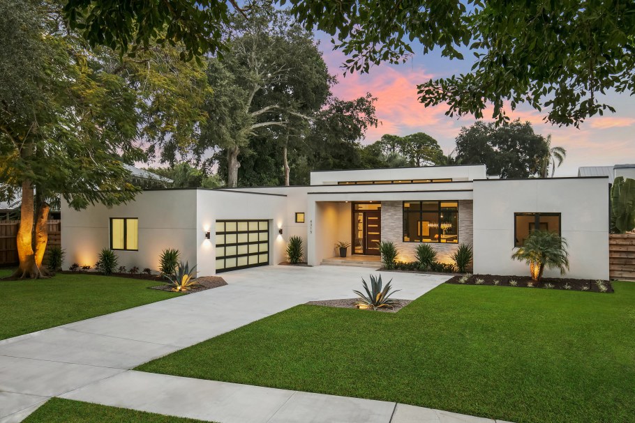 Дом с плоской крышей в средиземноморском стиле