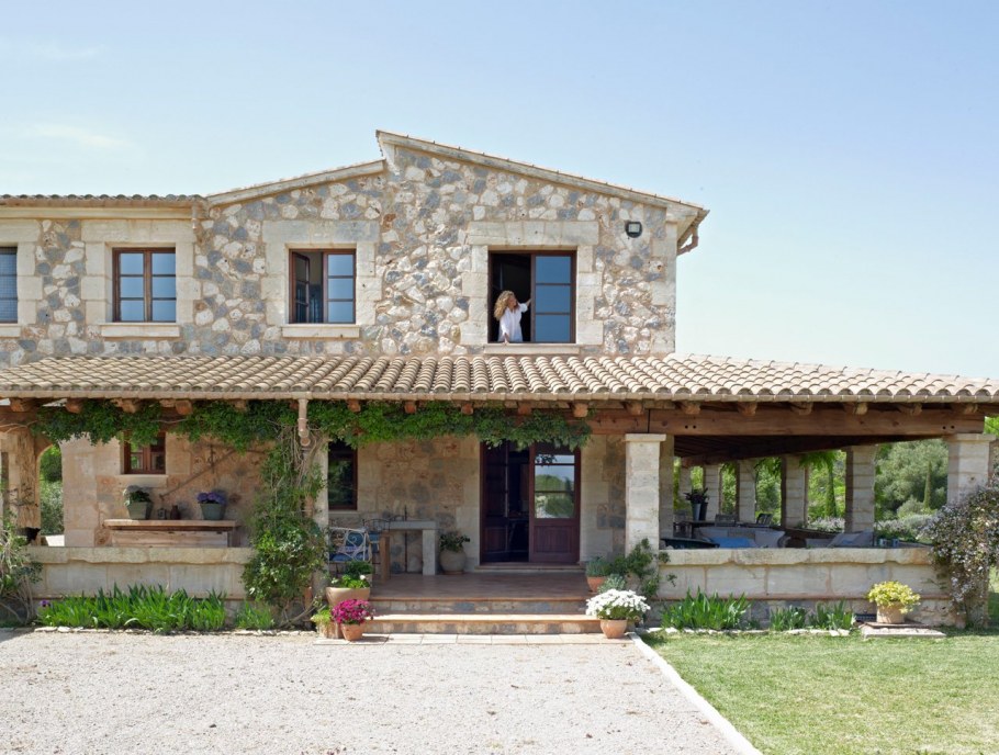 Одноэтажный каменный дом в средиземноморском стиле