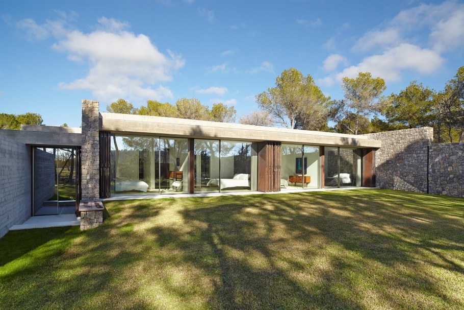 Плоская кровля в средиземноморском стиле