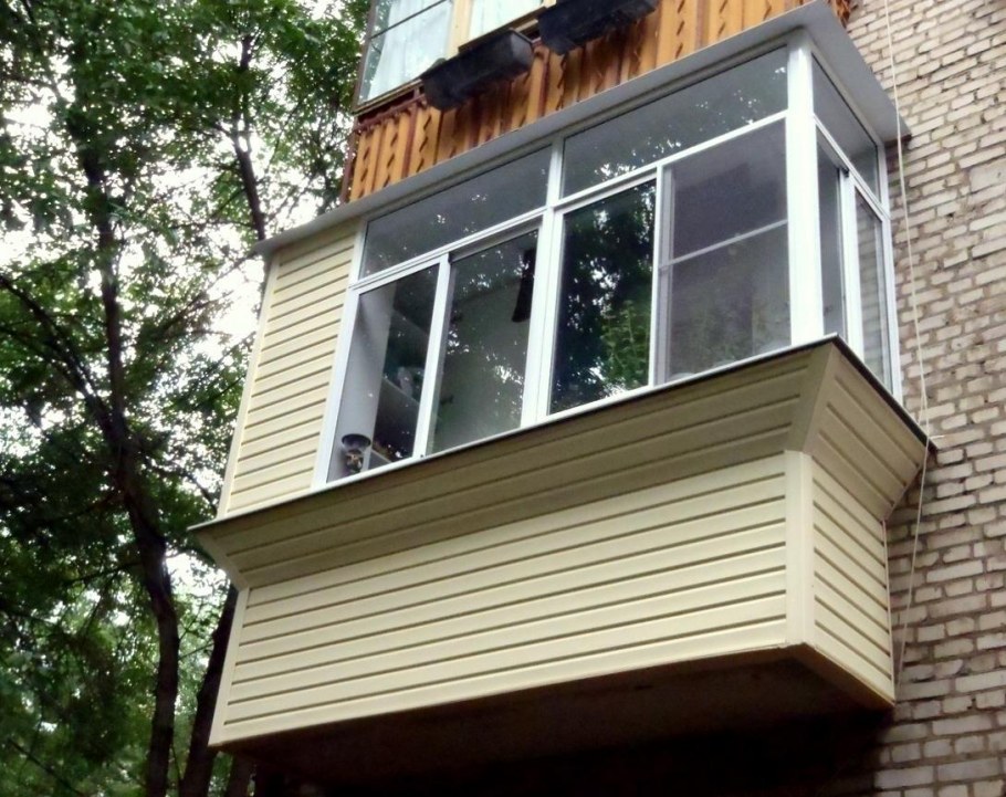 Застекленный балкон снаружи