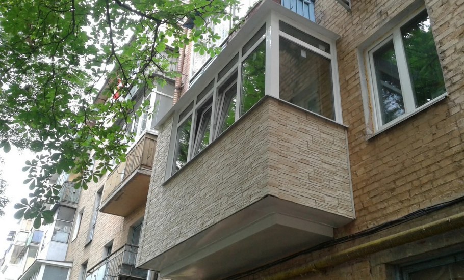 Отделка балкона снаружи