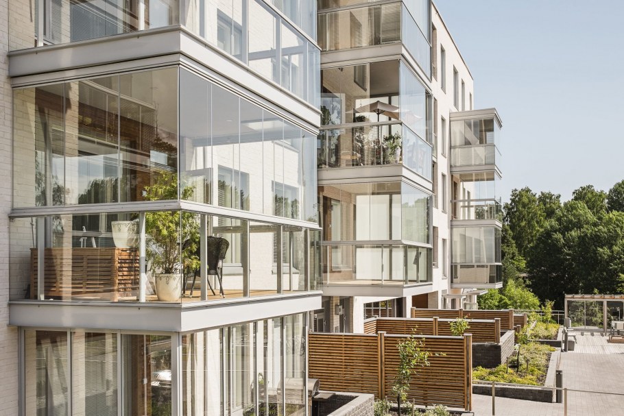 Отделка балкона сайдингом