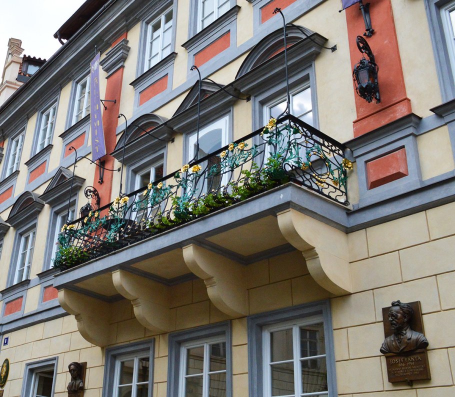 Балкон фасад