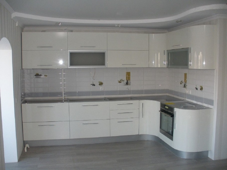 Кухни белые глянцевые угловые