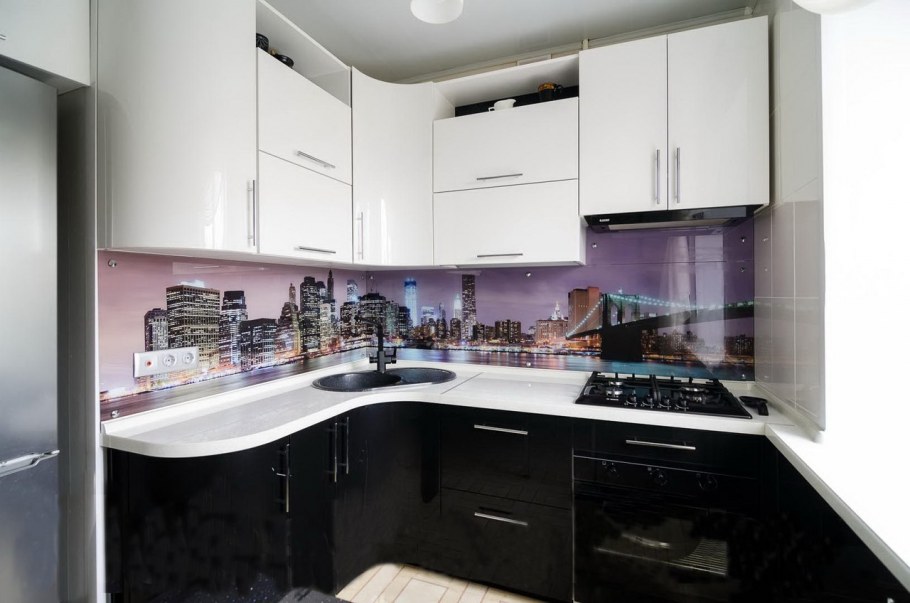 Черно белая кухня