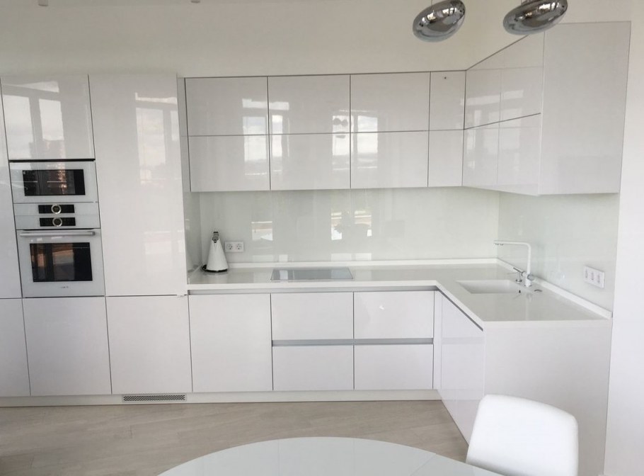 Кухня Модерн белая глянец