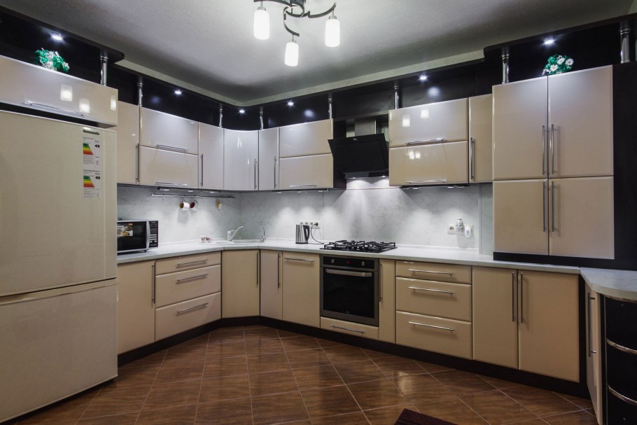 Белые кухни в современном стиле глянец