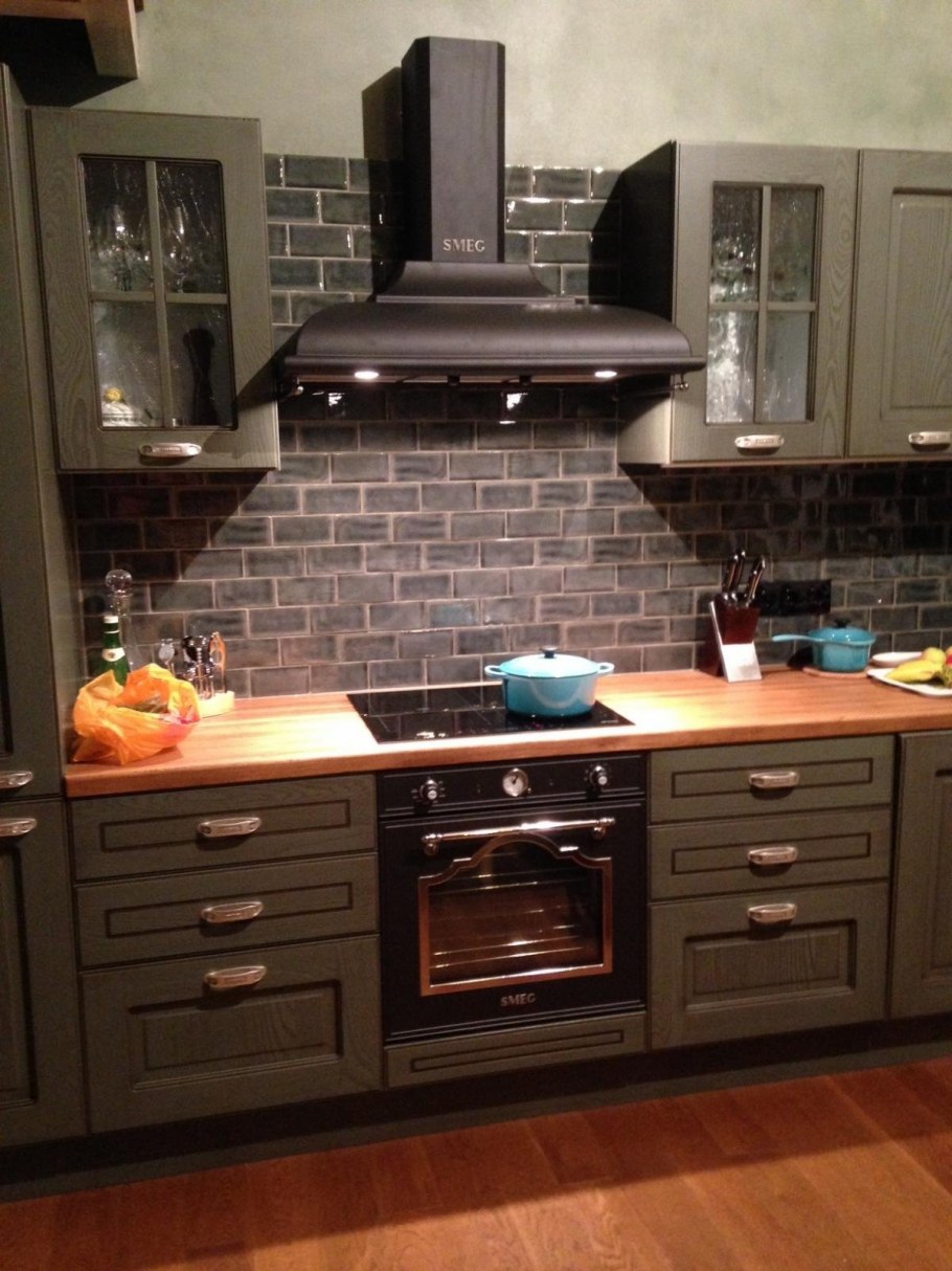 Вытяжка Британика 90