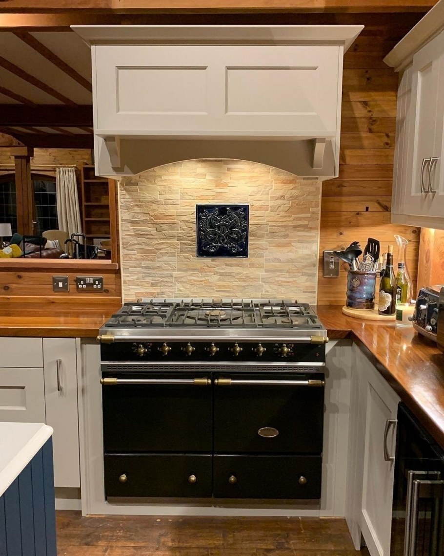 Кухня с газовой плитой