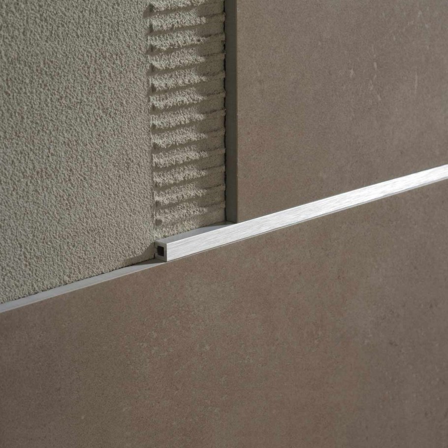 Алюминиевый плинтус RAL 7016