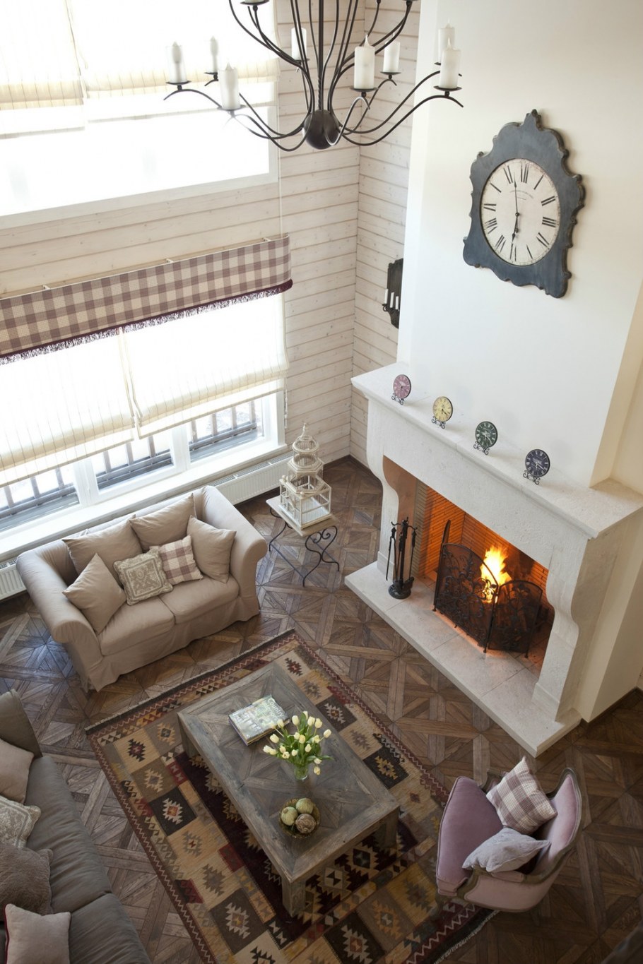 Гостиная с камином в стиле Прованс Кантри