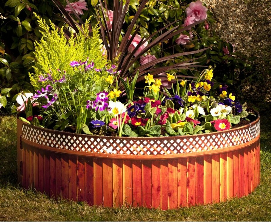 Клумба из кирпича