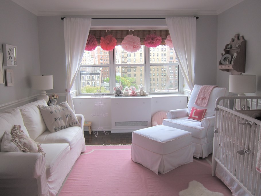 Серо розовая детская комната