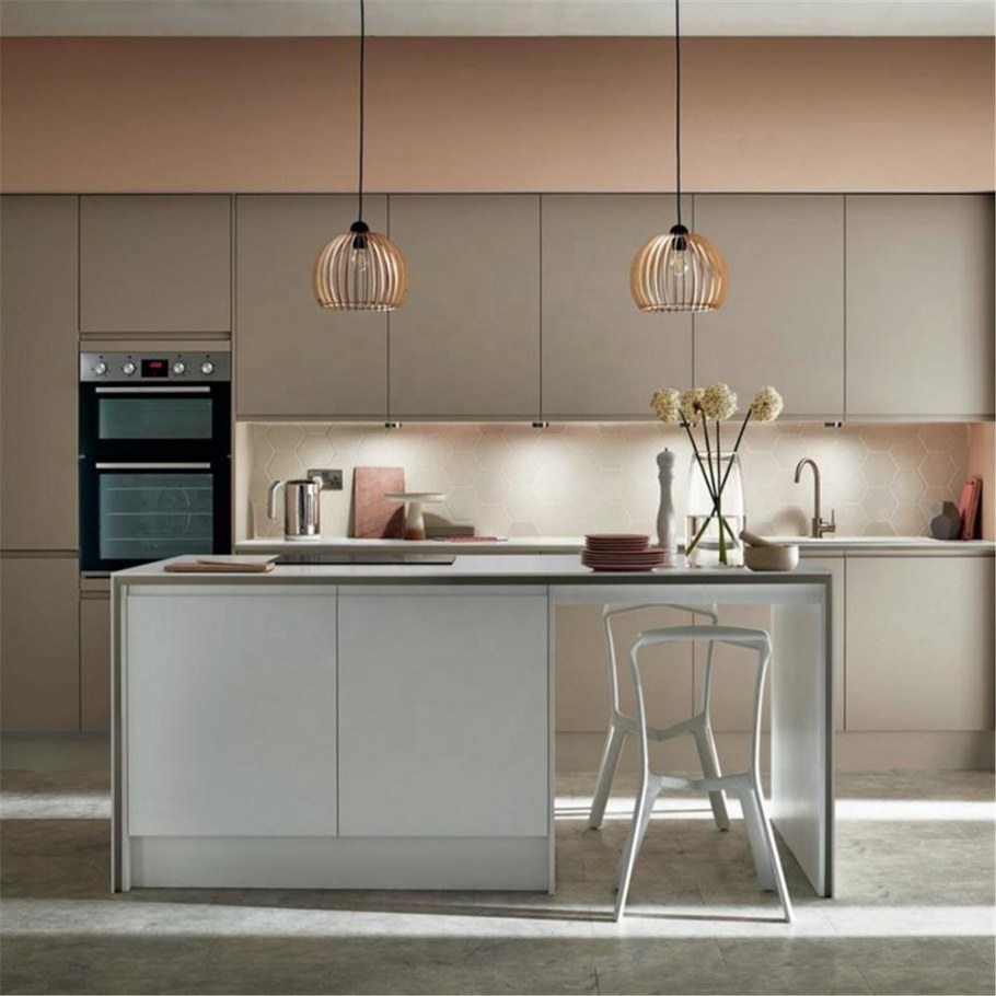 Современная кухня в цвете кашемир