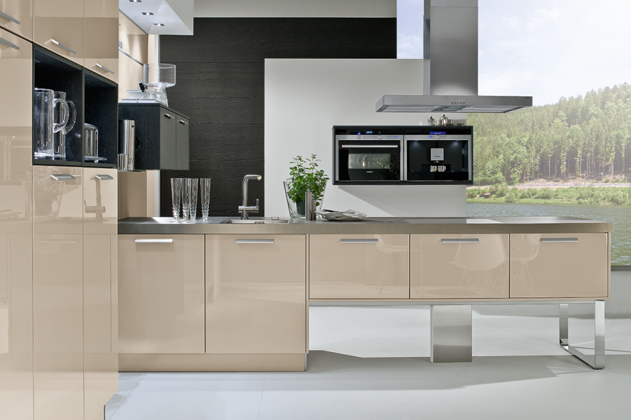 Кухни в цвете шампань в современном стиле